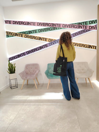 bolsa tote divergente de algodón reciclado negro con cremallera lateral