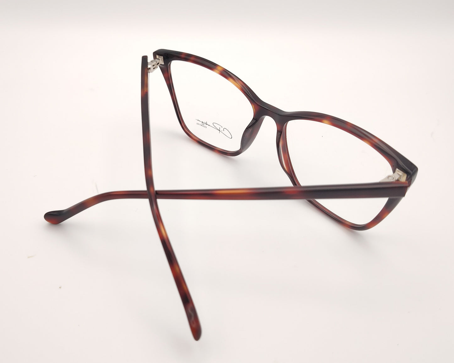 gafas graduadas en color carey con forma cat eye suave
