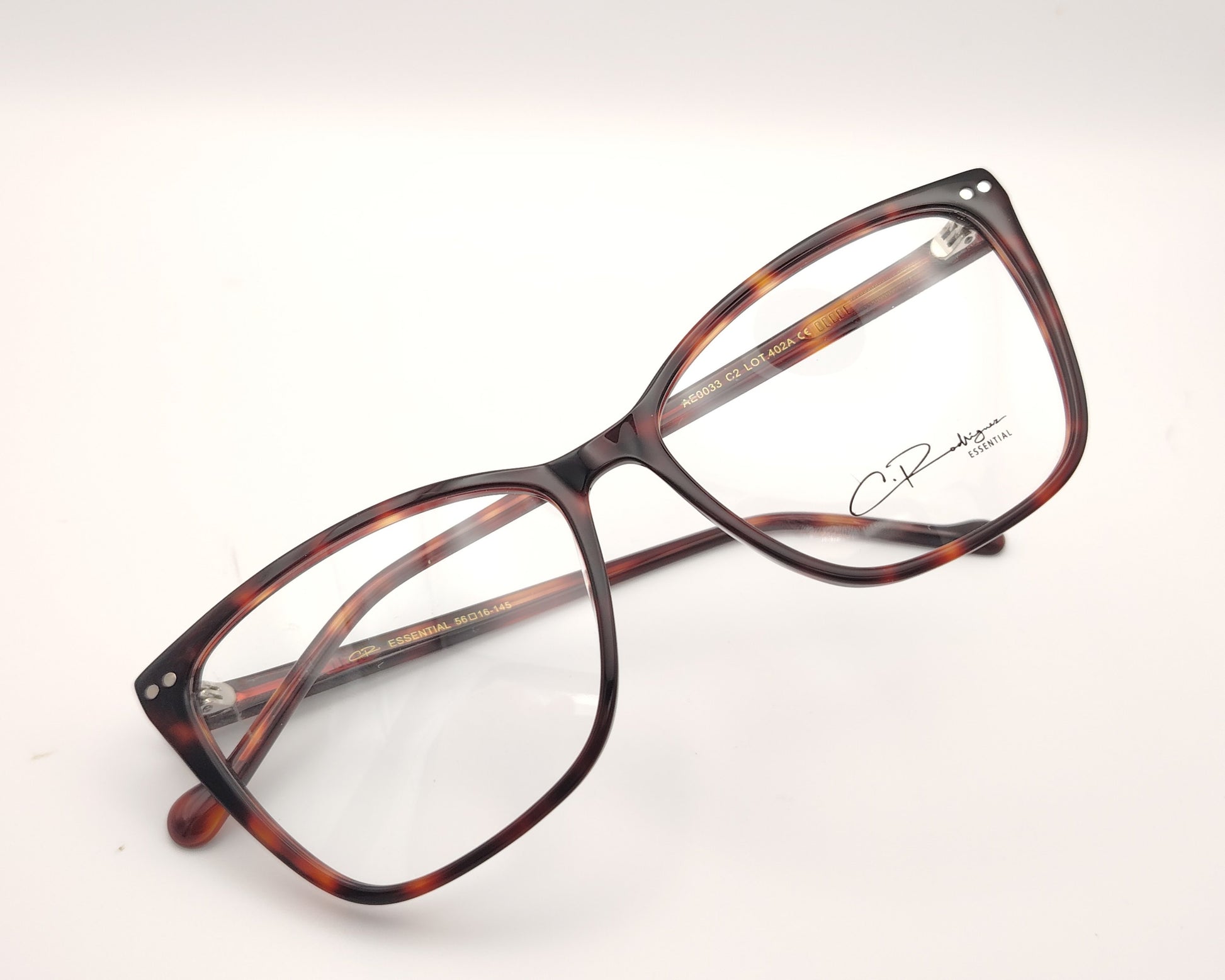 gafas graduadas en color carey con forma cat eye suave