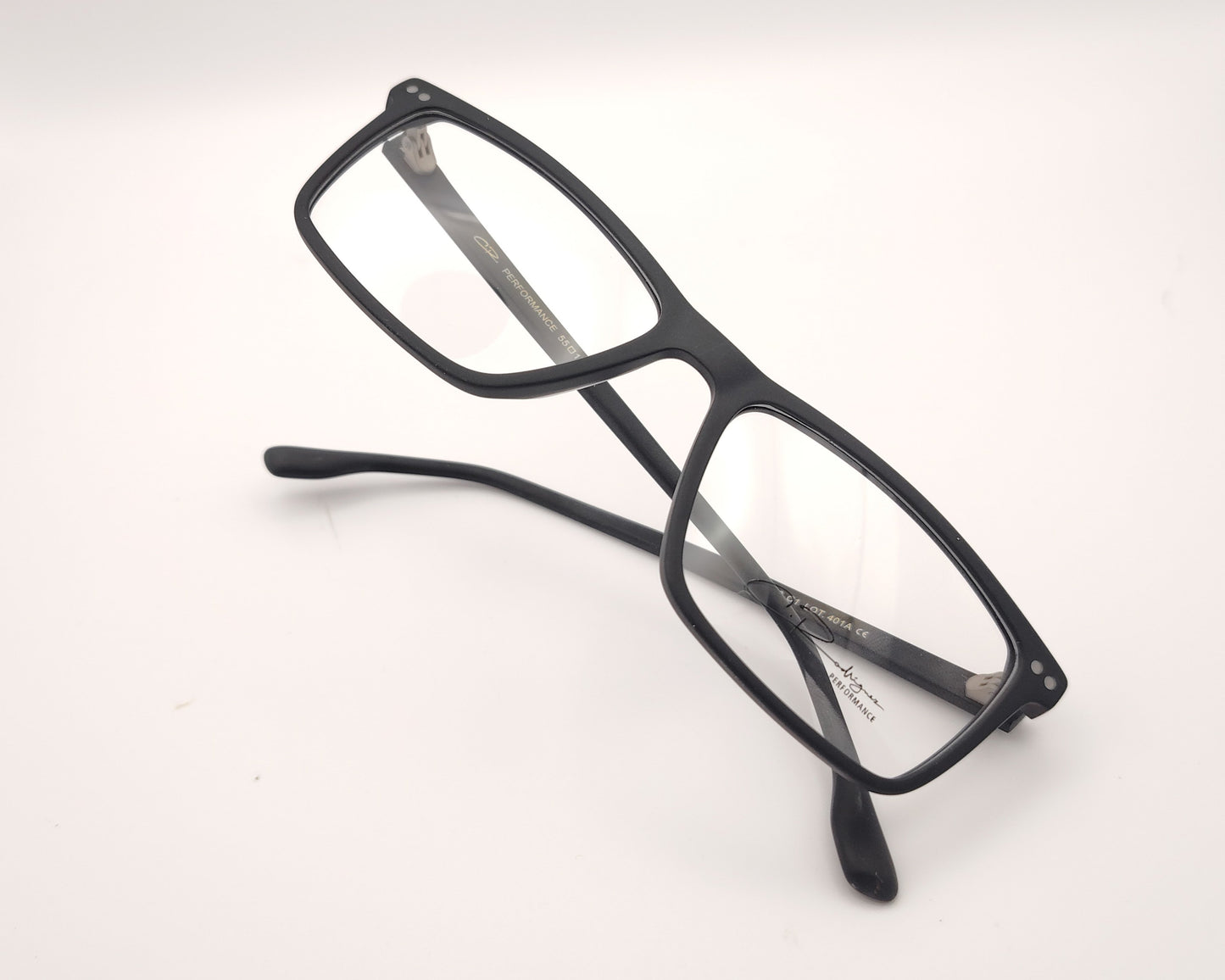 gafas graduadas rectangulares en negro mate ligeras de diseño moderno