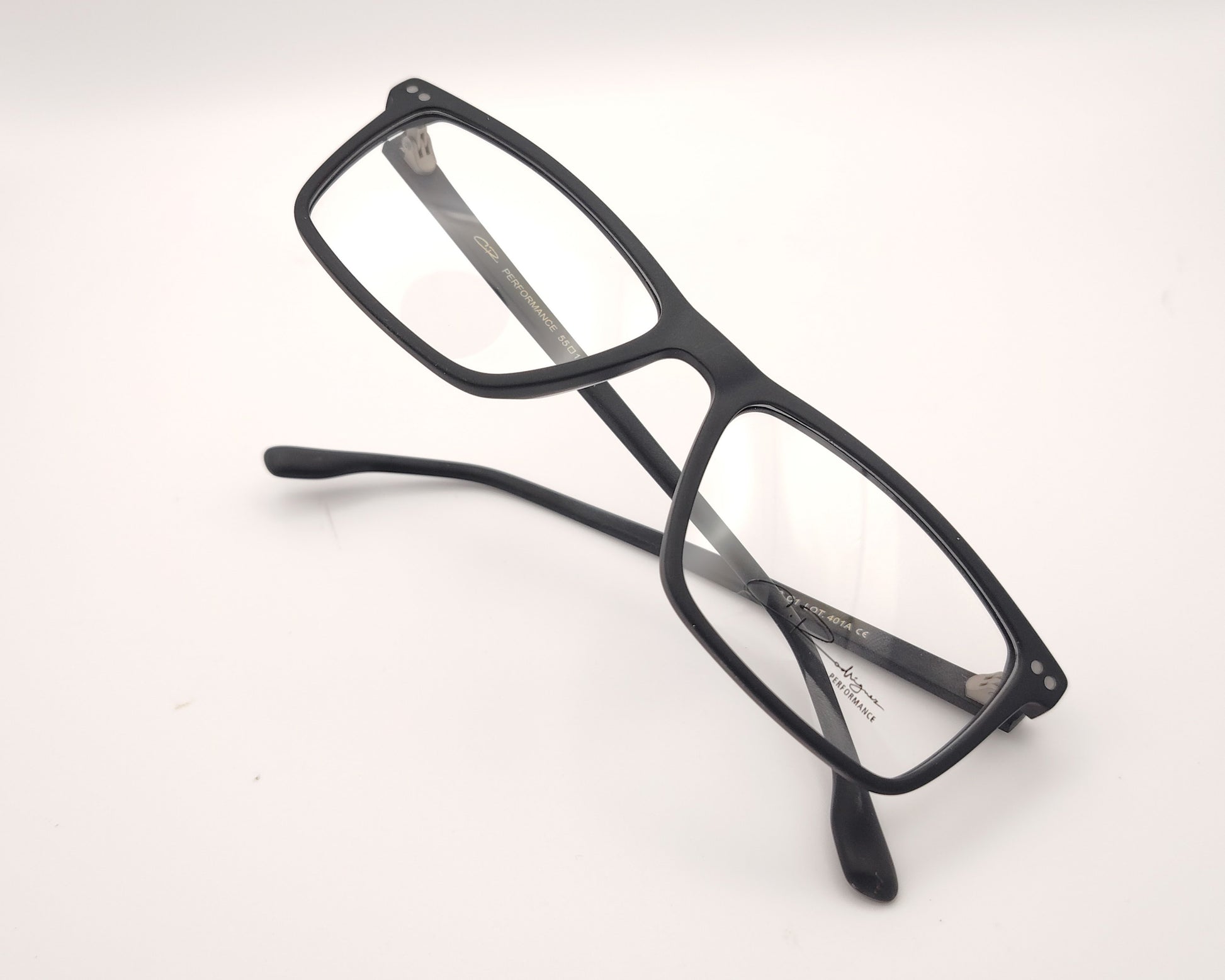 gafas graduadas rectangulares en negro mate ligeras de diseño moderno