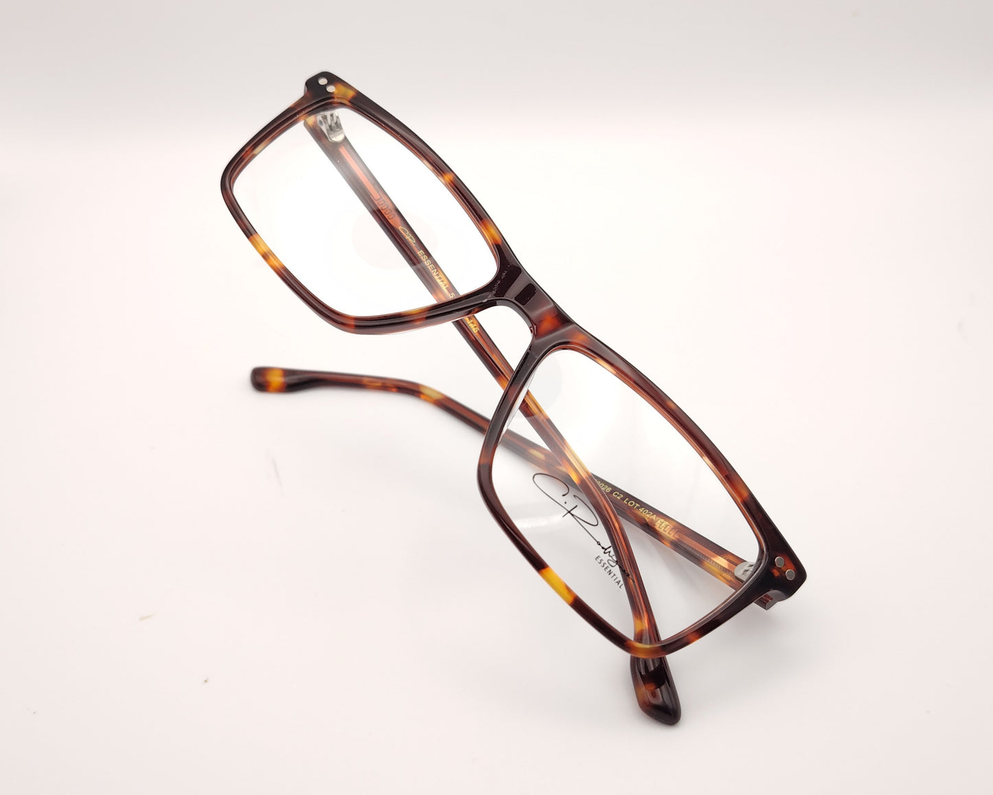 gafas graduadas rectangulares en color carey de diseño clásico ligero y cómodo