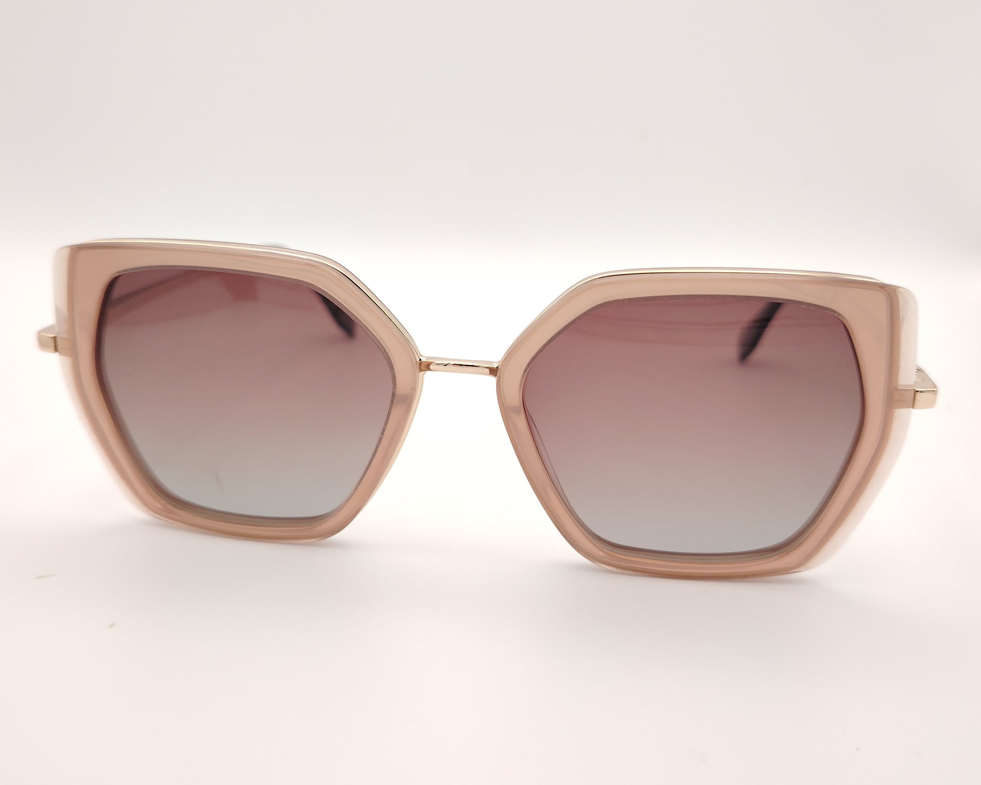 gafas de sol polarizadas rosa translúcido con montura geométrica y varillas doradas