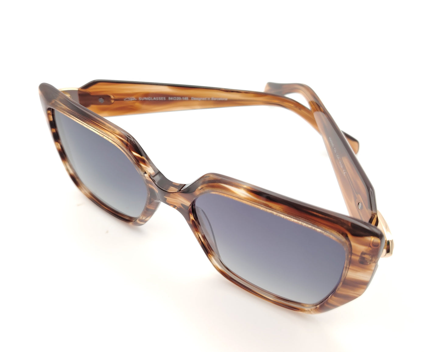 gafas de sol polarizadas cuadradas oversize color miel veteado con detalle decorativo en las varillas