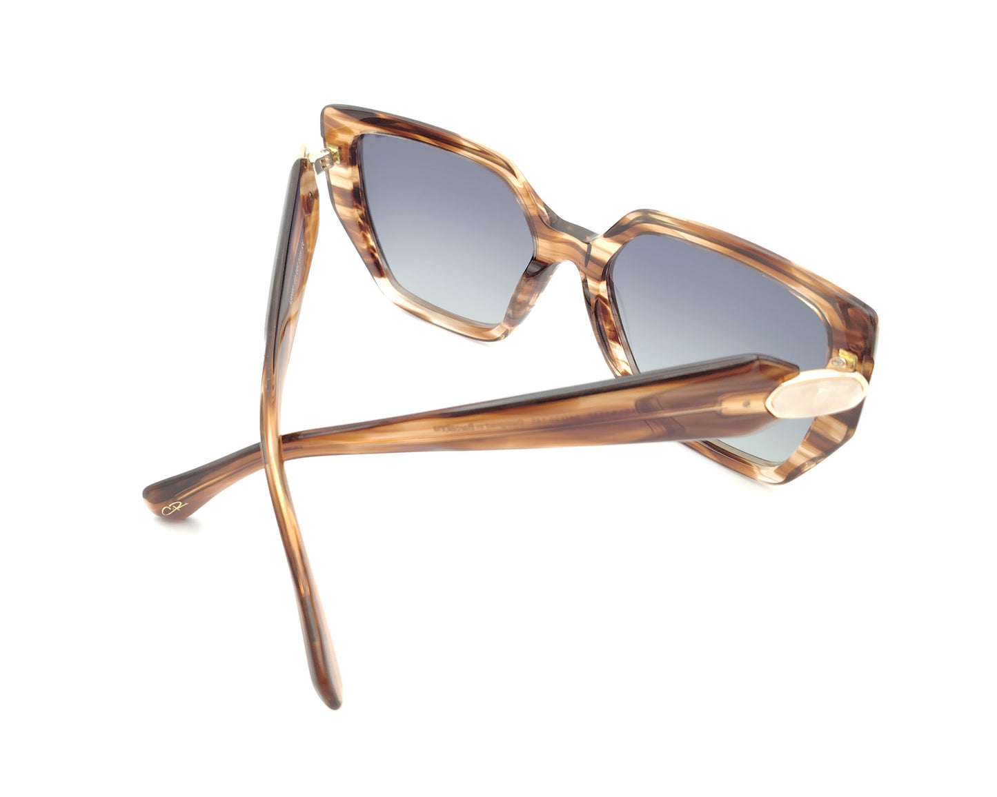 gafas de sol polarizadas cuadradas oversize color miel veteado con detalle decorativo en las varillas