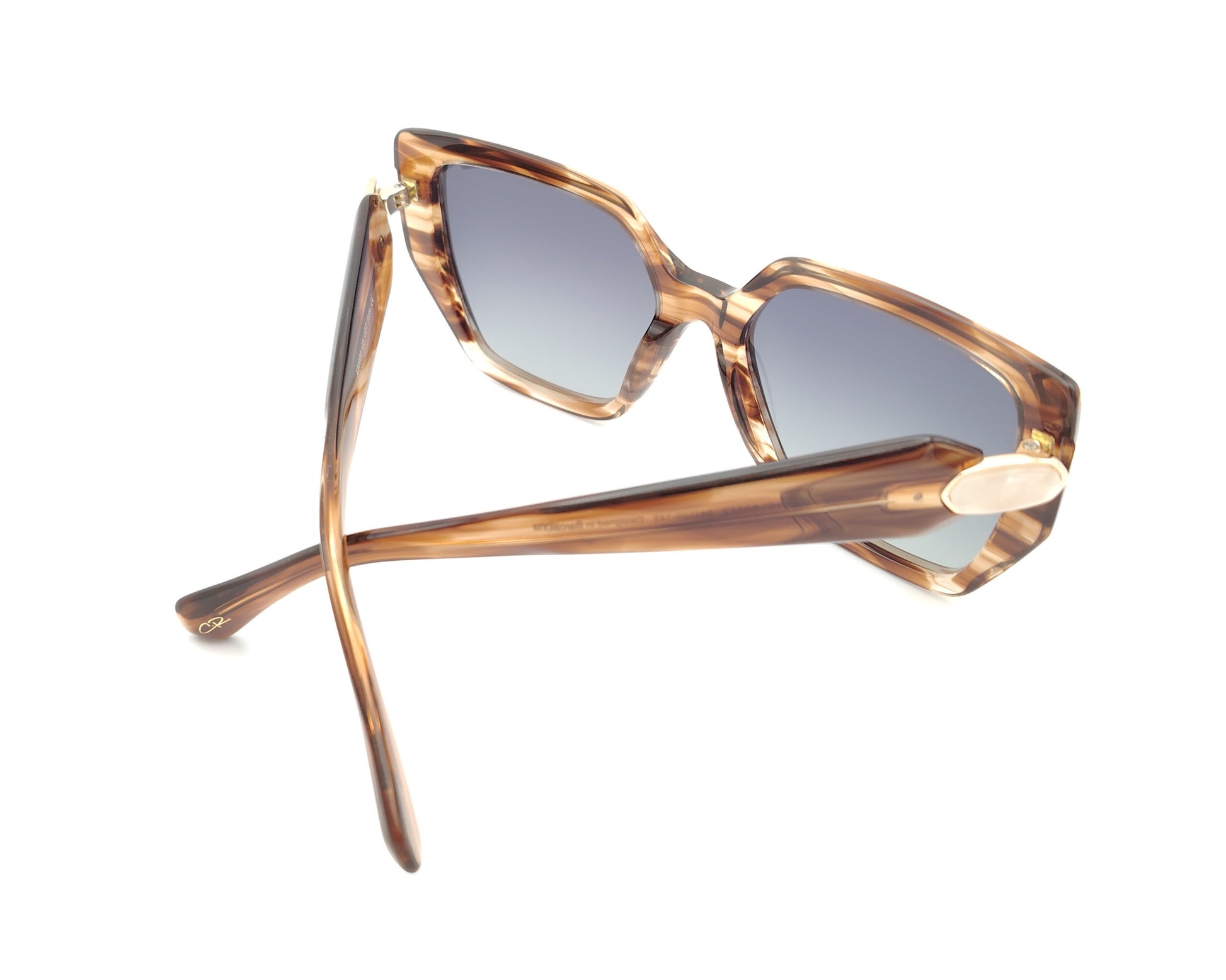 gafas de sol polarizadas cuadradas oversize color miel veteado con detalle decorativo en las varillas