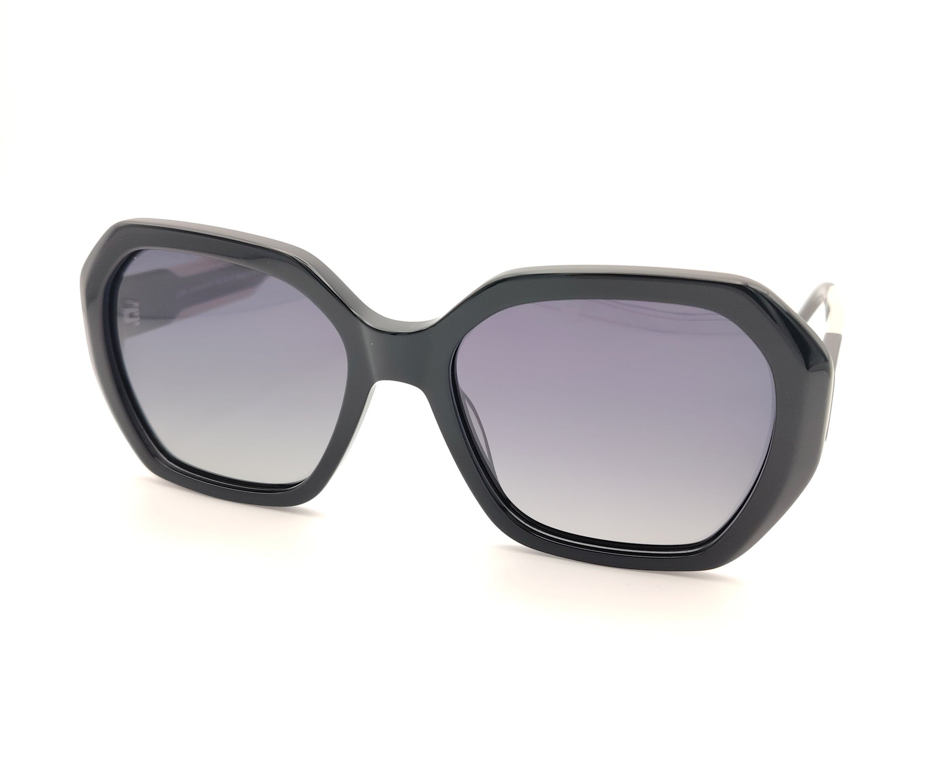 gafas de sol de pasta negra oversice con lentes degradadas polarizadas y detalle blanco en varillas