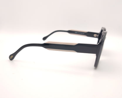 gafas de sol de pasta negra oversice con lentes degradadas polarizadas y detalle blanco en varillas