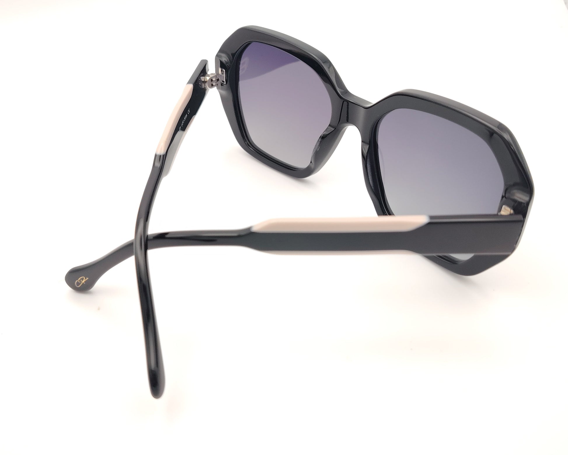 gafas de sol de pasta negra oversice con lentes negras degradadas polarizadas y detalle blanco en varillas