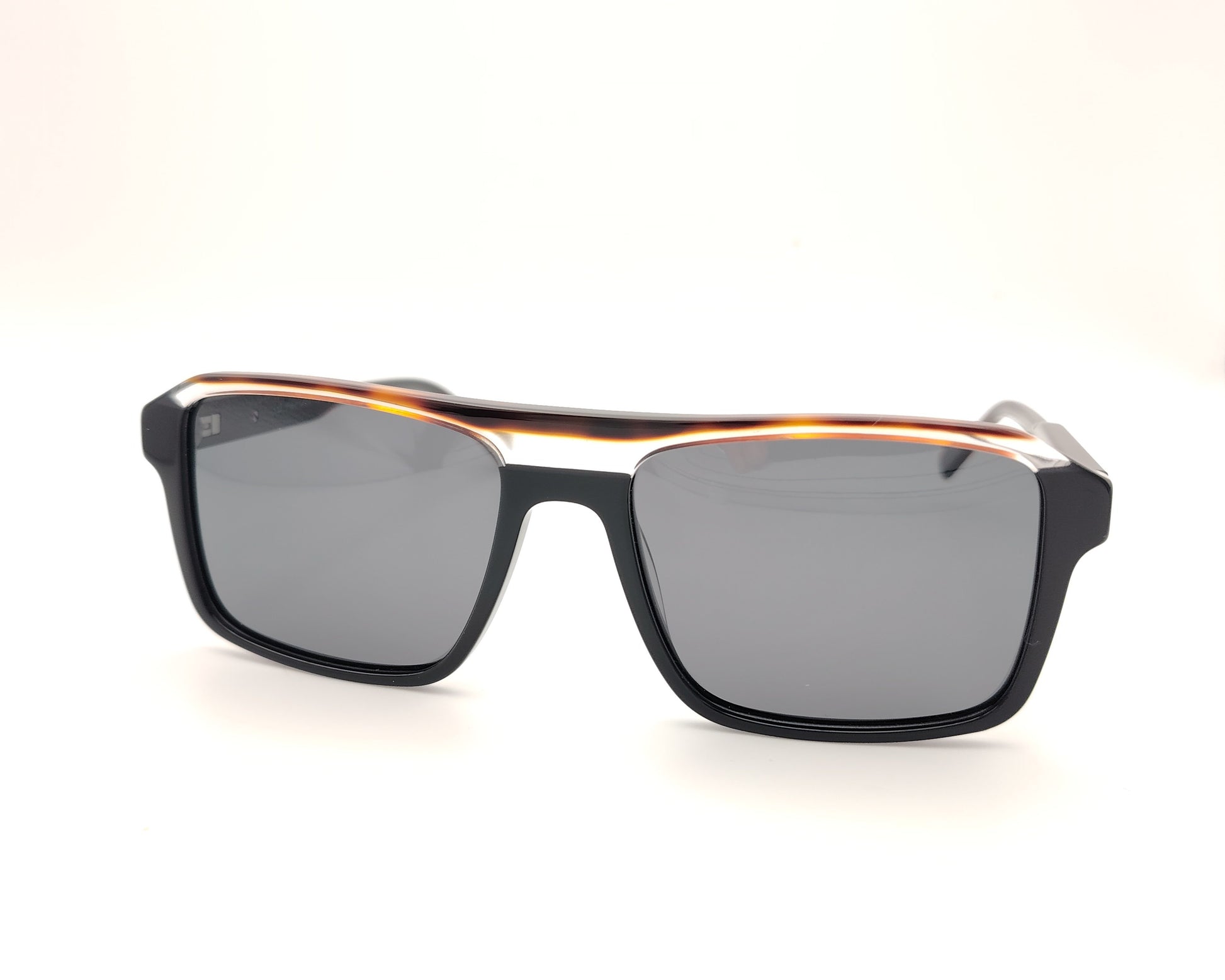 gafas de sol polarizadas negras cuadradas con detalle superior translúcido
