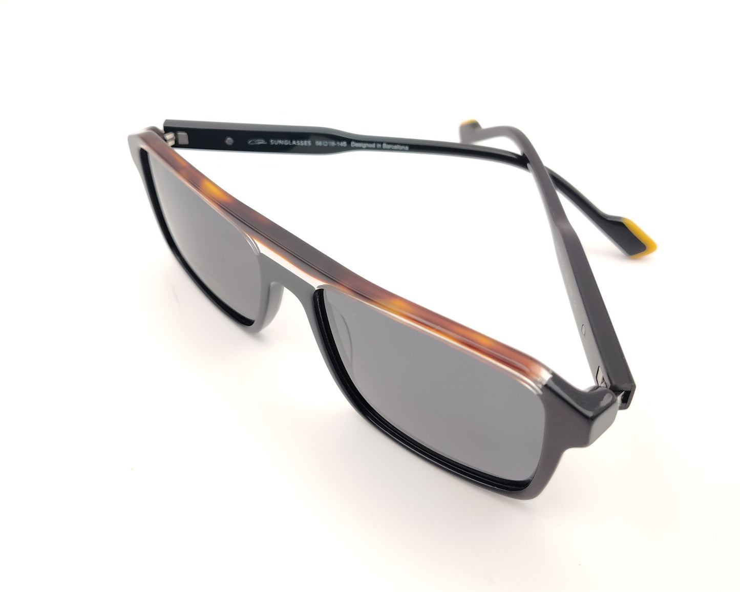 gafas de sol polarizadas negras cuadradas con detalle superior translúcido