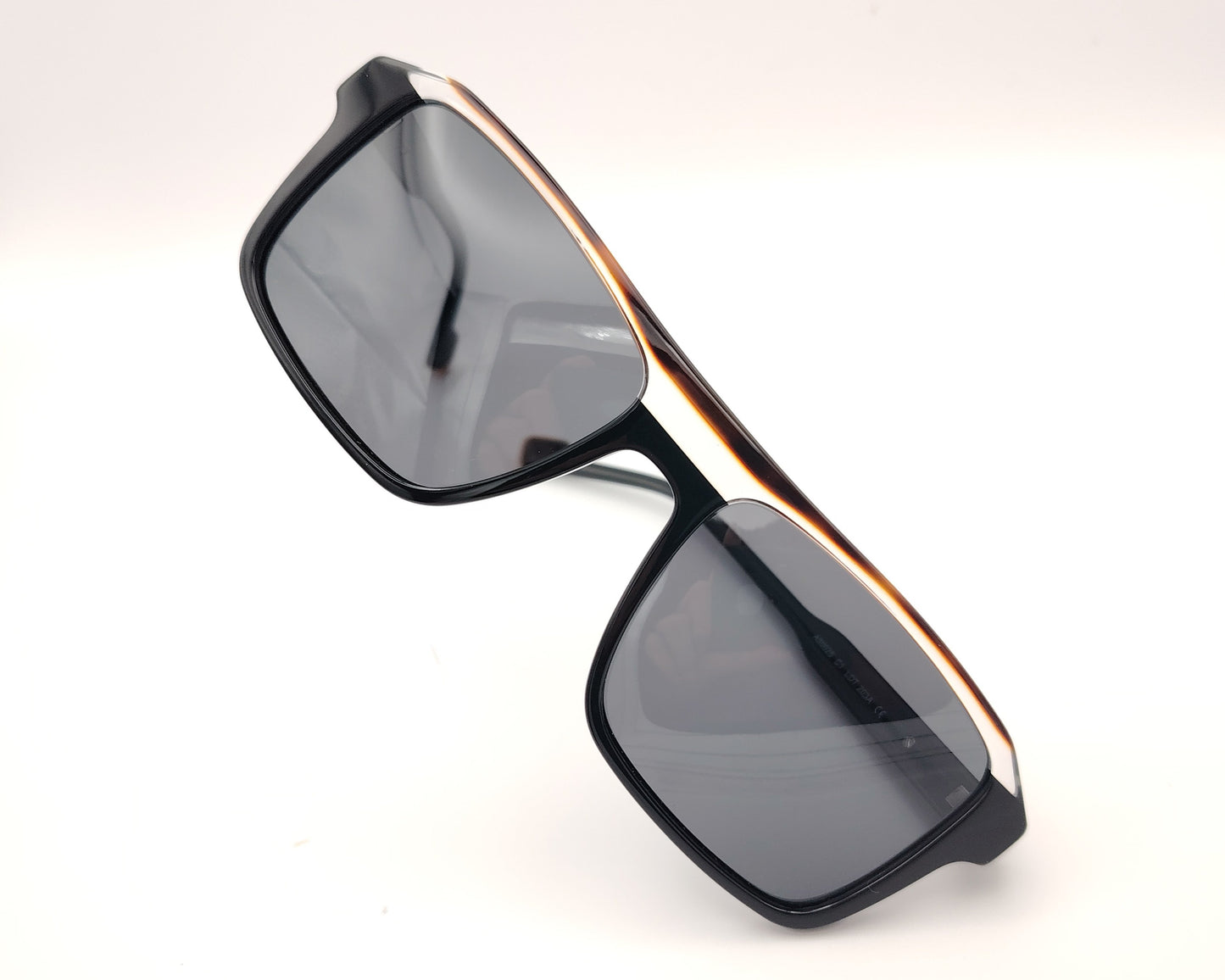 gafas de sol polarizadas negras cuadradas con detalle superior translúcido