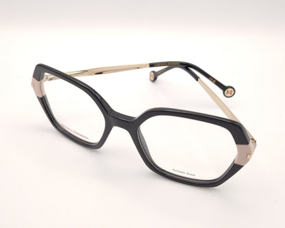 gafas carolina herrera de acetato en color negro con detalles en beige y varillas doradas 