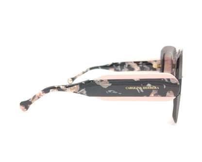 gafas de sol carolina herrera oversize negras con lentes rosadas degradadas y varillas marmoleadas
