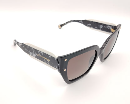 gafas de sol cuadradas en negro con varillas anchas efecto mármol en blanco y negro y lentes oscuras