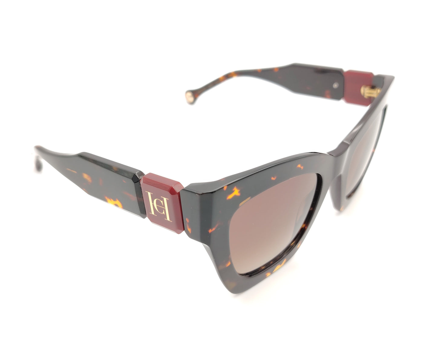 gafas de sol carolina herrera carey con cristales marrones y varillas con detalles en burdeos y logo en dorado