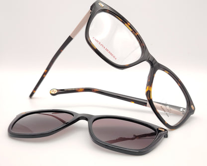gafas graduadas carolina herrera de forma cat eye en carey oscuro con varillas negro y rosa claro y clip on solar