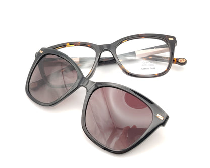 gafas graduadas carolina herrera de forma cat eye en carey oscuro con varillas negro y rosa claro y clip on solar