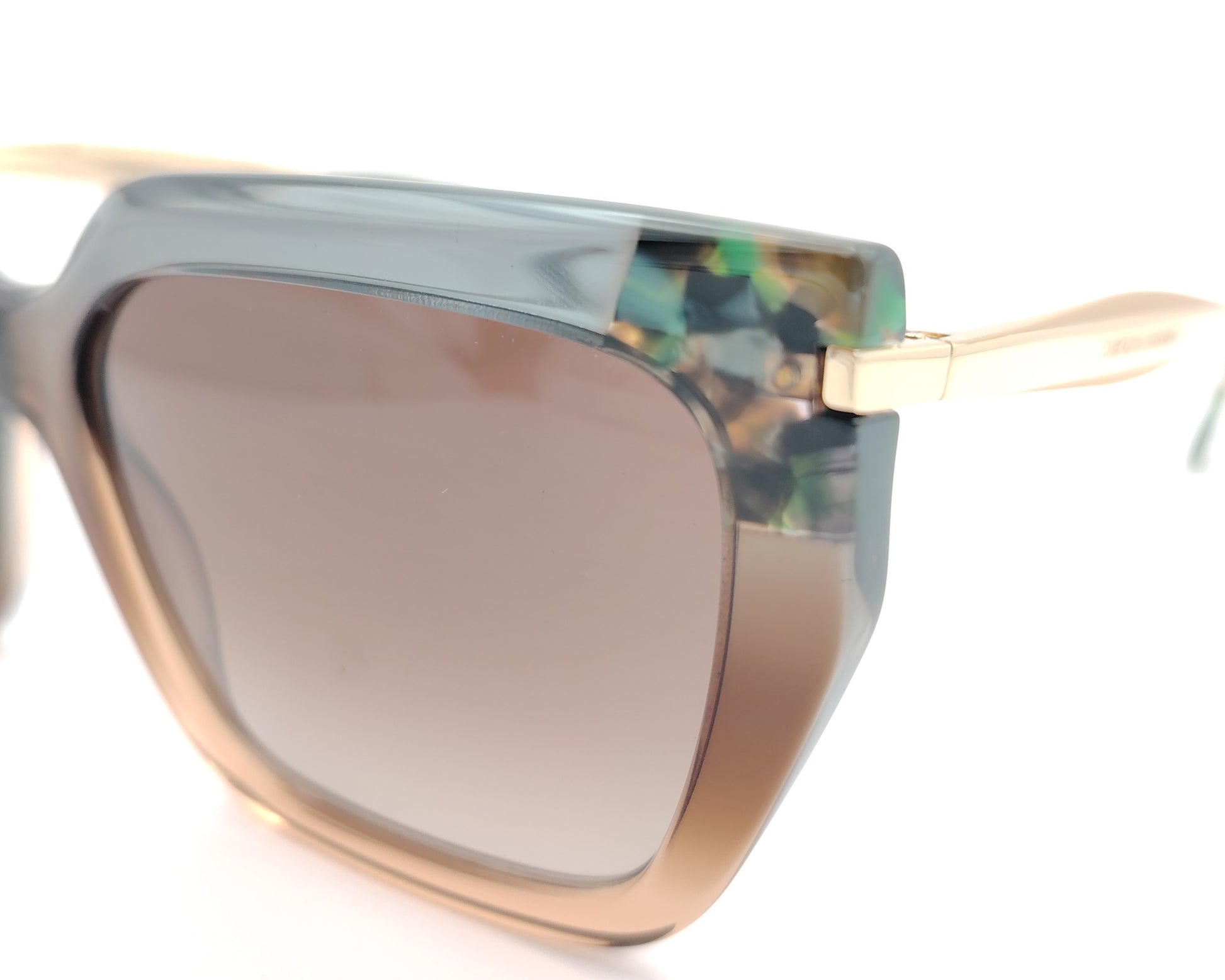 gafas de sol carolina herrera de acetato  forma cuadrada en verde y marrón con detalle carey y varillas doradas