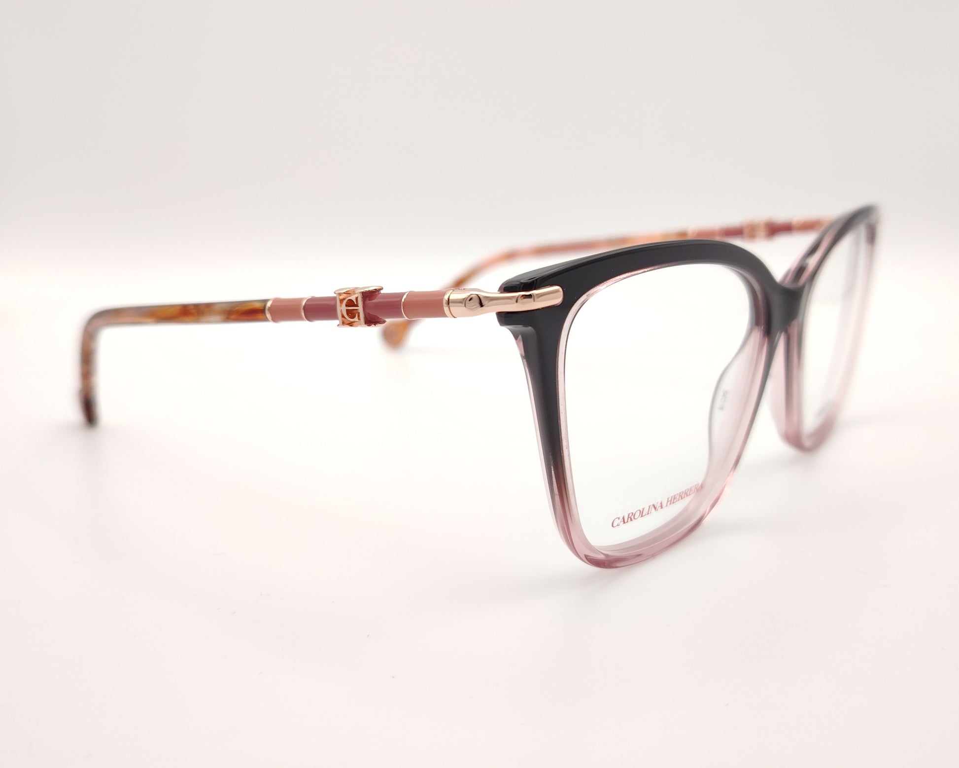 gafas carolina herrera  con degradado de berenjena a rosa y varillas finas doradas con detalles  rosados y carey 