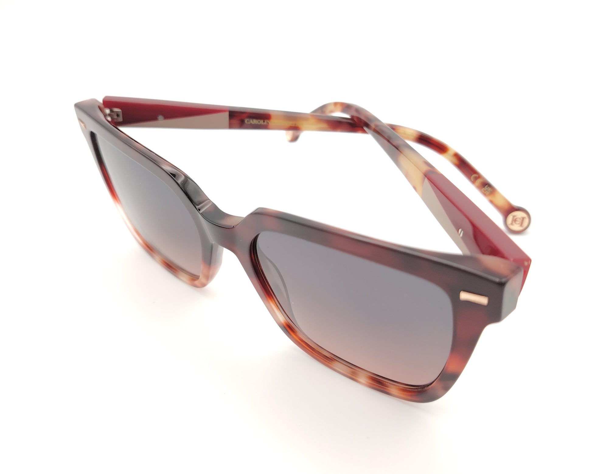 gafas de sol carolina herrera oversize carey burdeos con lentes degradadas y detalle dorado