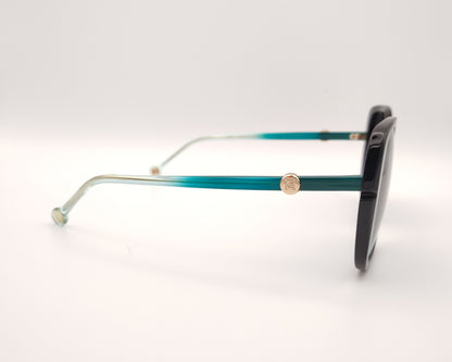 gafas de sol carolina herrera oversize negras con lentes degradadas y varillas turquesa
