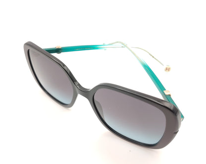 gafas de sol carolina herrera oversize negras con lentes degradadas y varillas turquesa