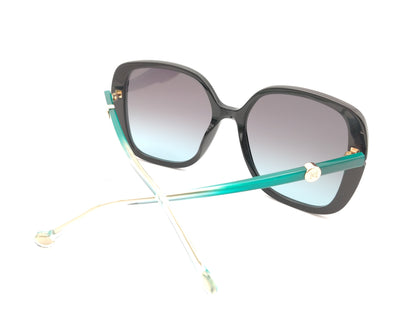gafas de sol carolina herrera oversize negras con lentes degradadas y varillas turquesa