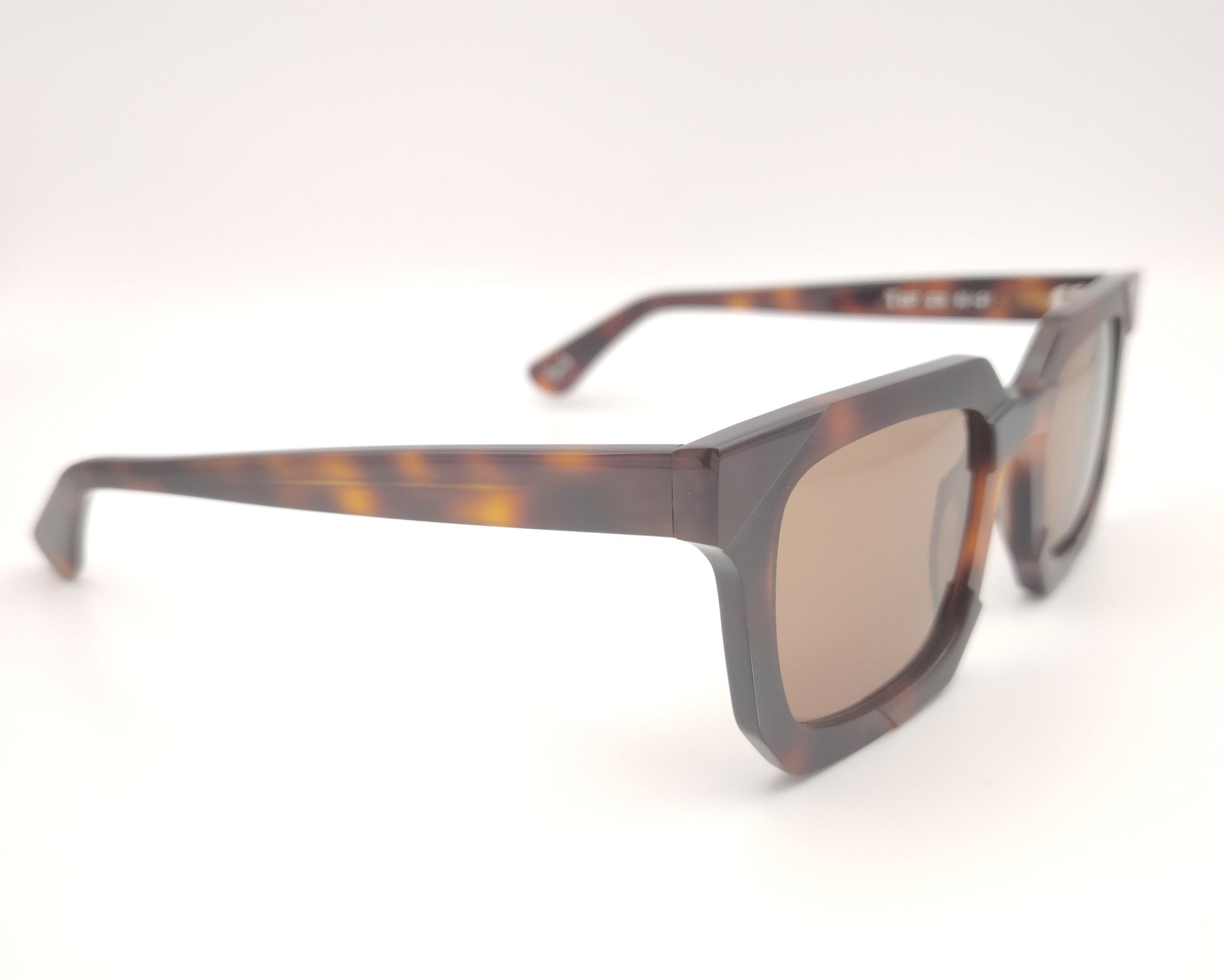gafas de sol constantino toffoli en acetato marrón  y lentes a juego