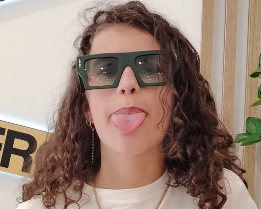 gafas de sol constantino toffoli de pasta gruesa en color verde oscuro con lentes degradadas en verde