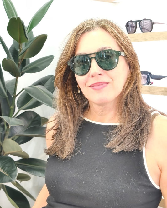 gafas de sol constantino toffoli de pasta verde con forma de aviador y lentes verdes