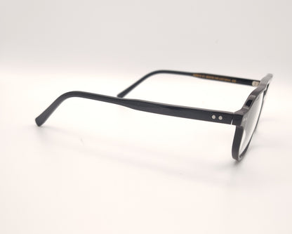 gafas graduadas negras rectangulares  con puente abierto diseño moderno