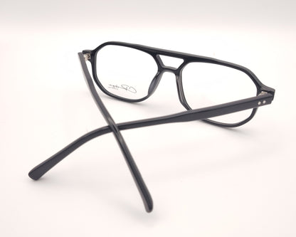 gafas graduadas negras rectangulares  con puente abierto diseño moderno