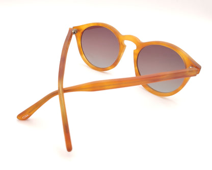 gafas de sol de acetato color ámbar translúcido con lentes degradadas polarizadas para caras pequeñas