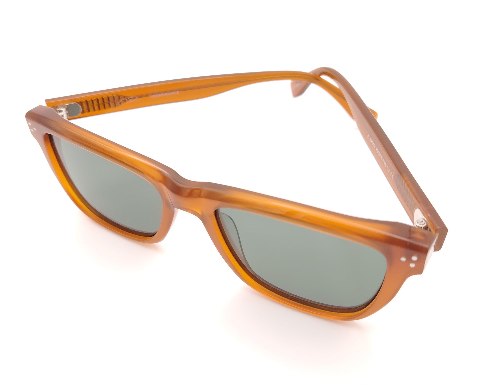 gafas de sol cuadradas de acetato color miel con lentes polarizadas verdes y detalles de remaches triples en el frontal