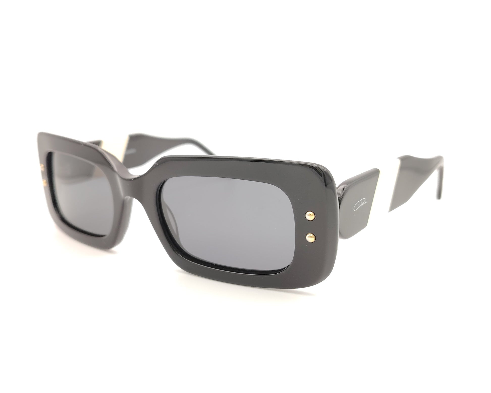 gafas de sol rectangulares de acetato negro con lentes polarizadas oscuras y detalle de franja blanca en las varillas anchas