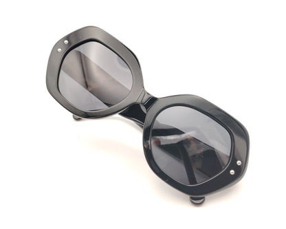 gafas de sol negras de acetato con lentes polarizadas negras y forma amplia