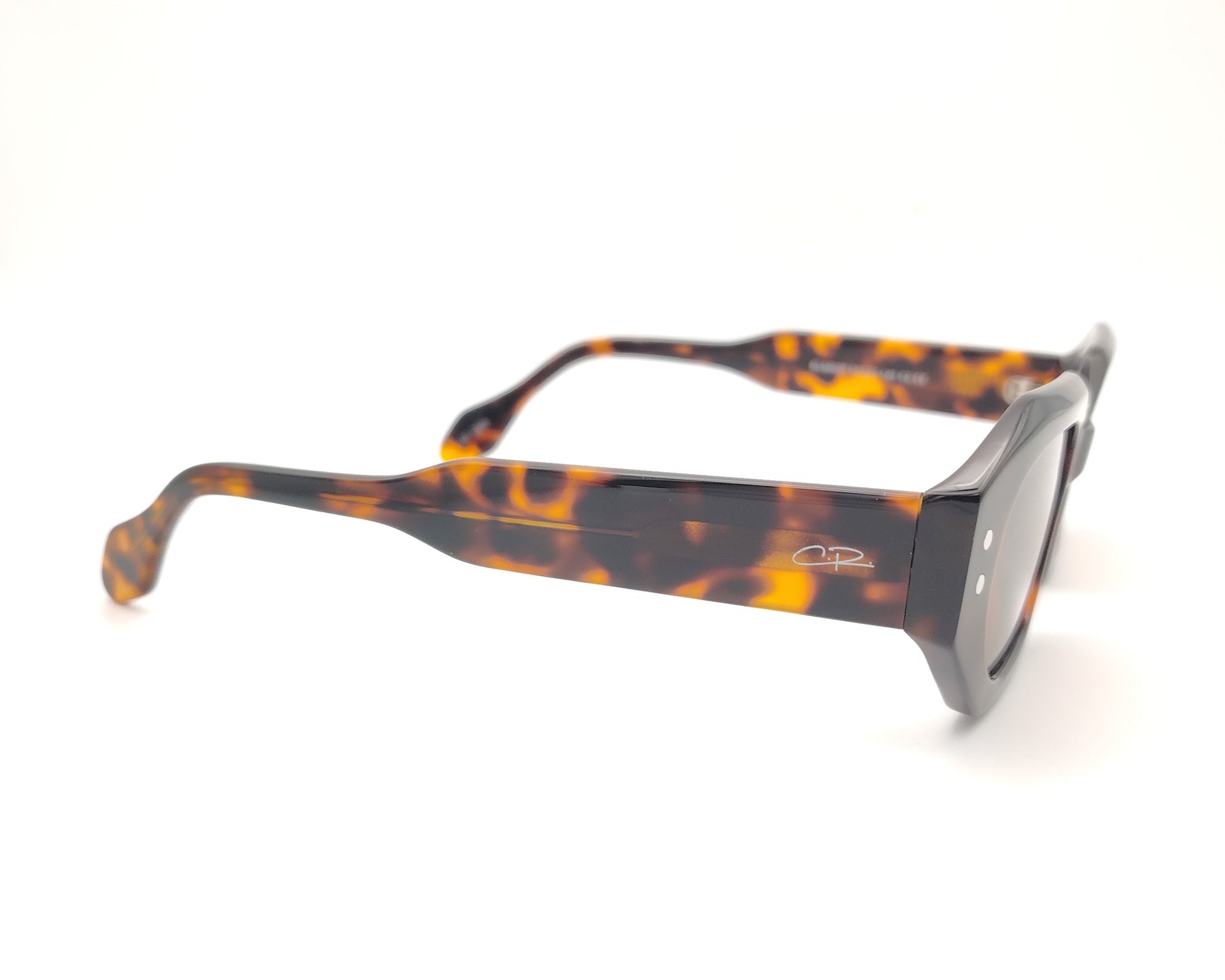 gafas de sol de acetato color carey con lentes marrones polarizadas y forma geométrica