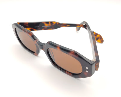 gafas de sol de acetato color carey con lentes marrones polarizadas y forma geométrica