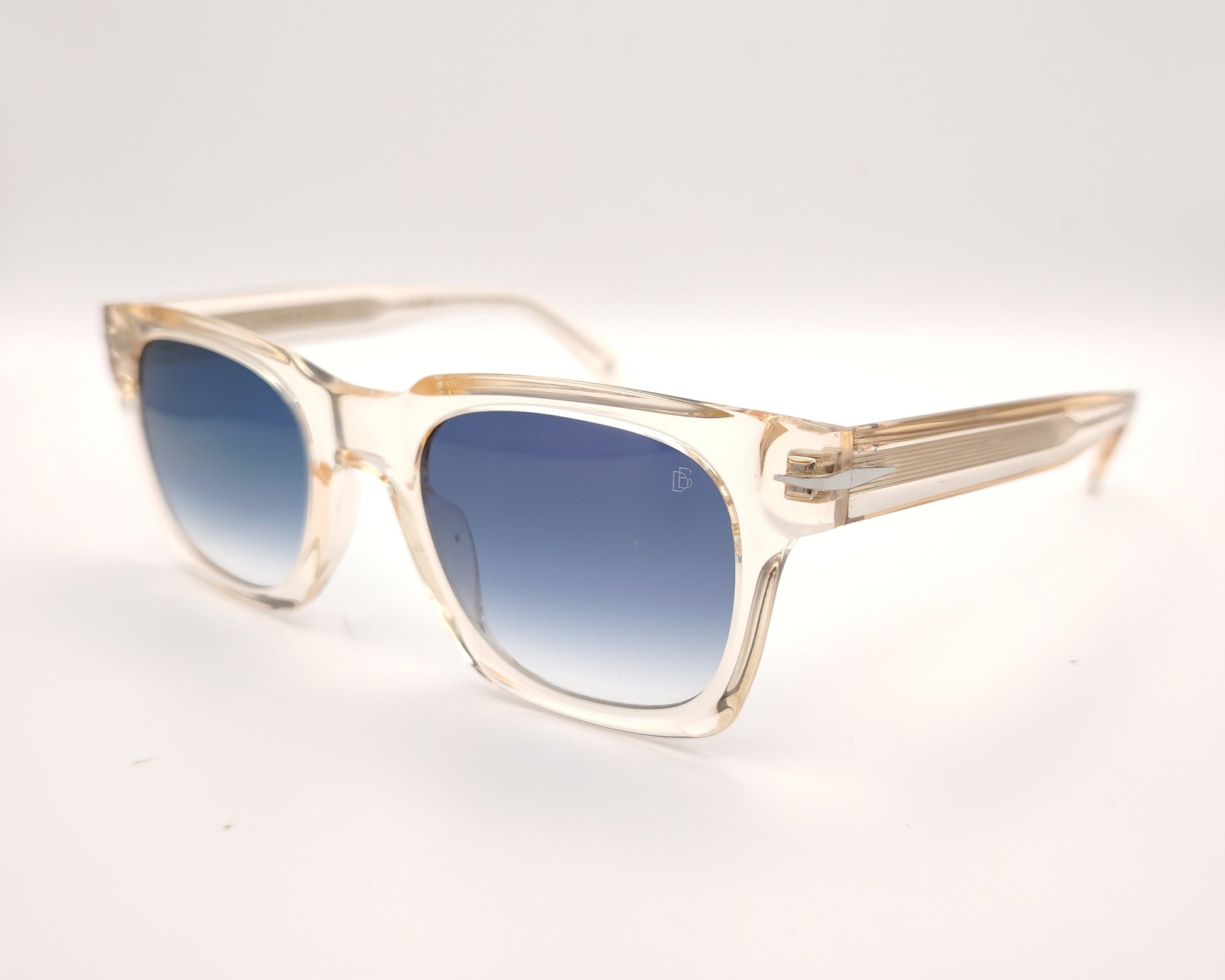 gafas de sol transparentes color champagne con lentes degradadas azules