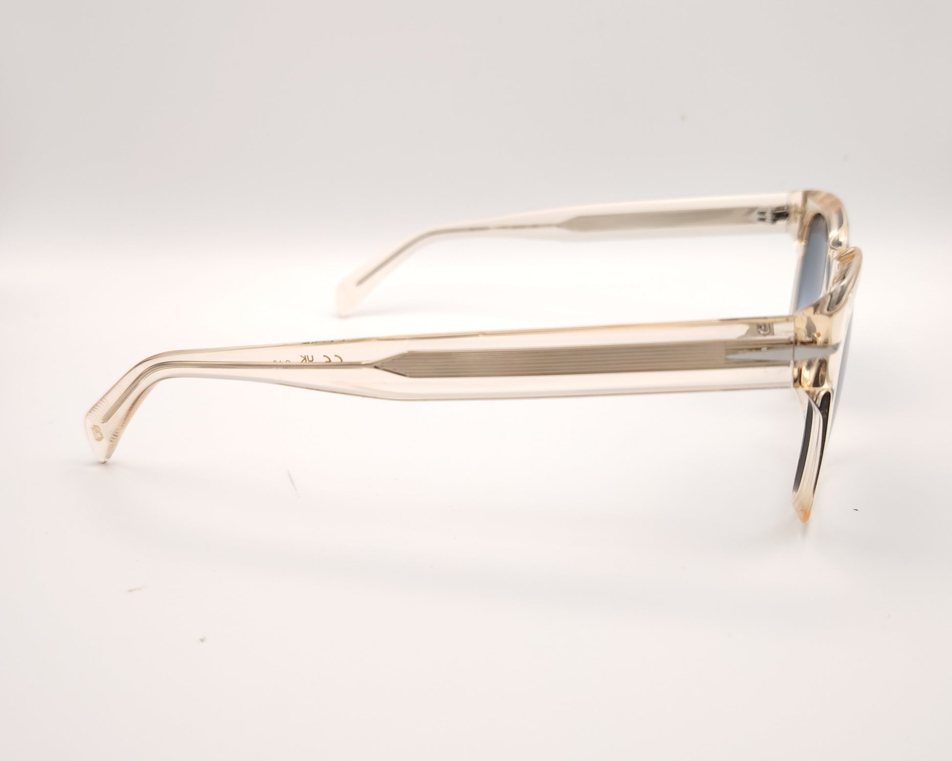 gafas de sol transparentes color champagne con lentes degradadas azules