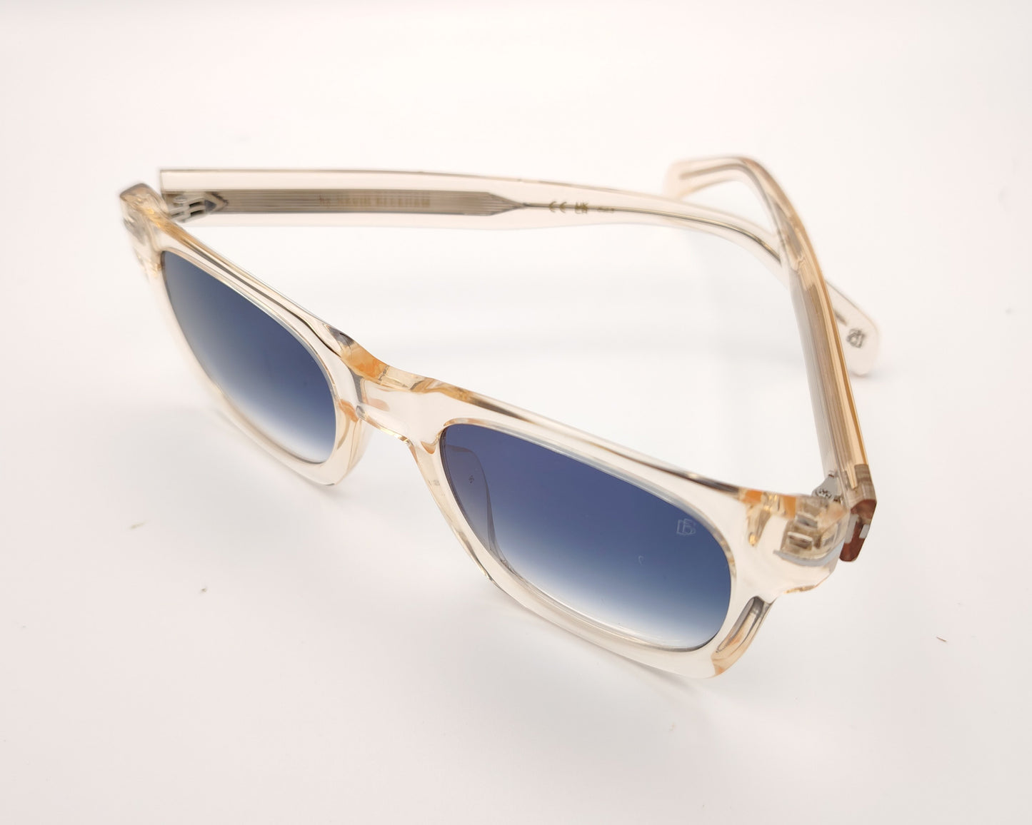 gafas de sol transparentes color champagne con lentes degradadas azules