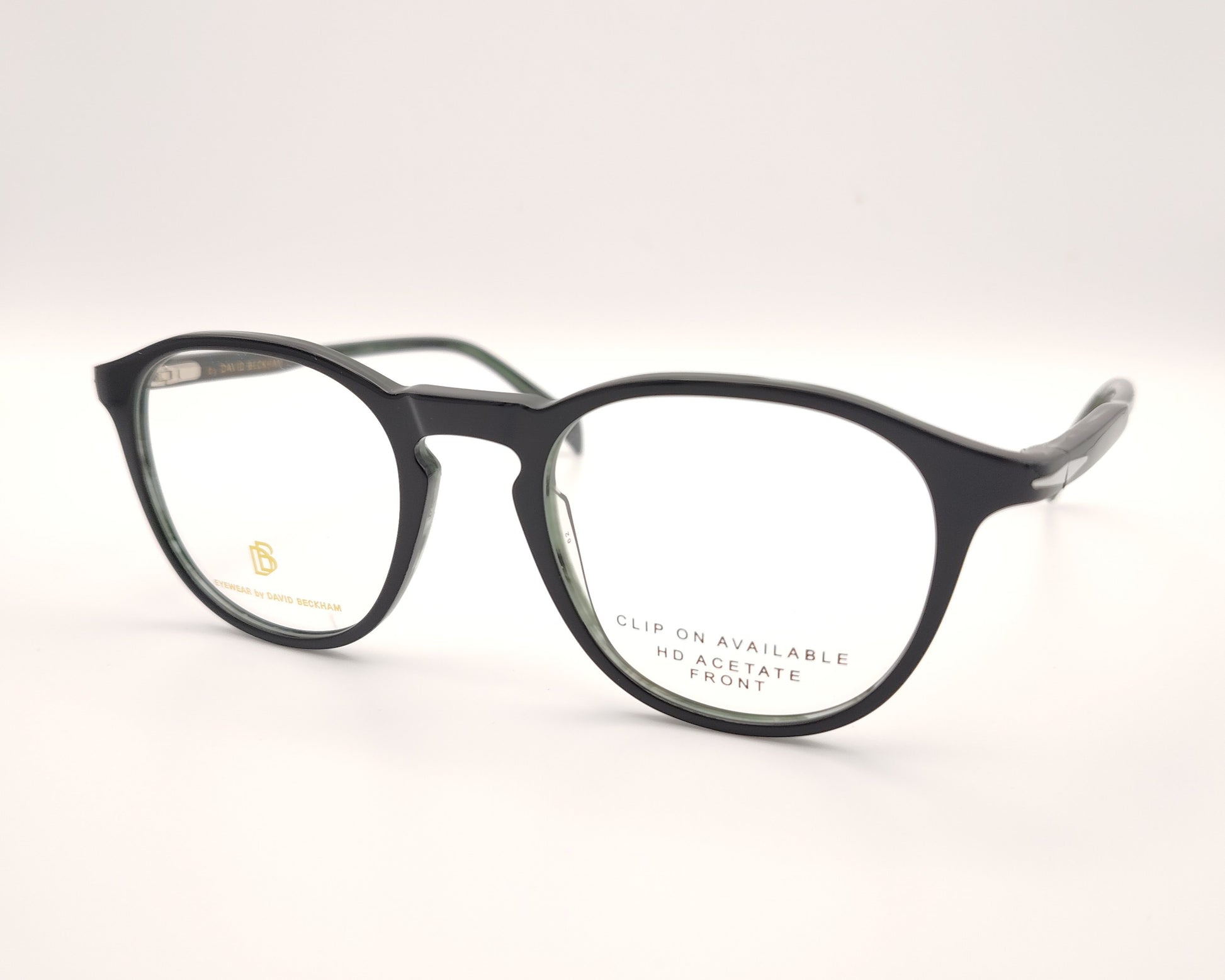 gafas graduadas de montura redondeada oscura con clip solar polarizado desmontable