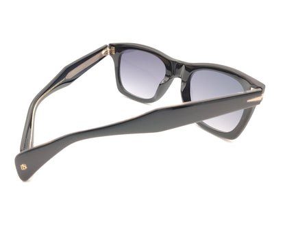 gafas de sol negras con montura rectangular y lentes degradadas oscuras