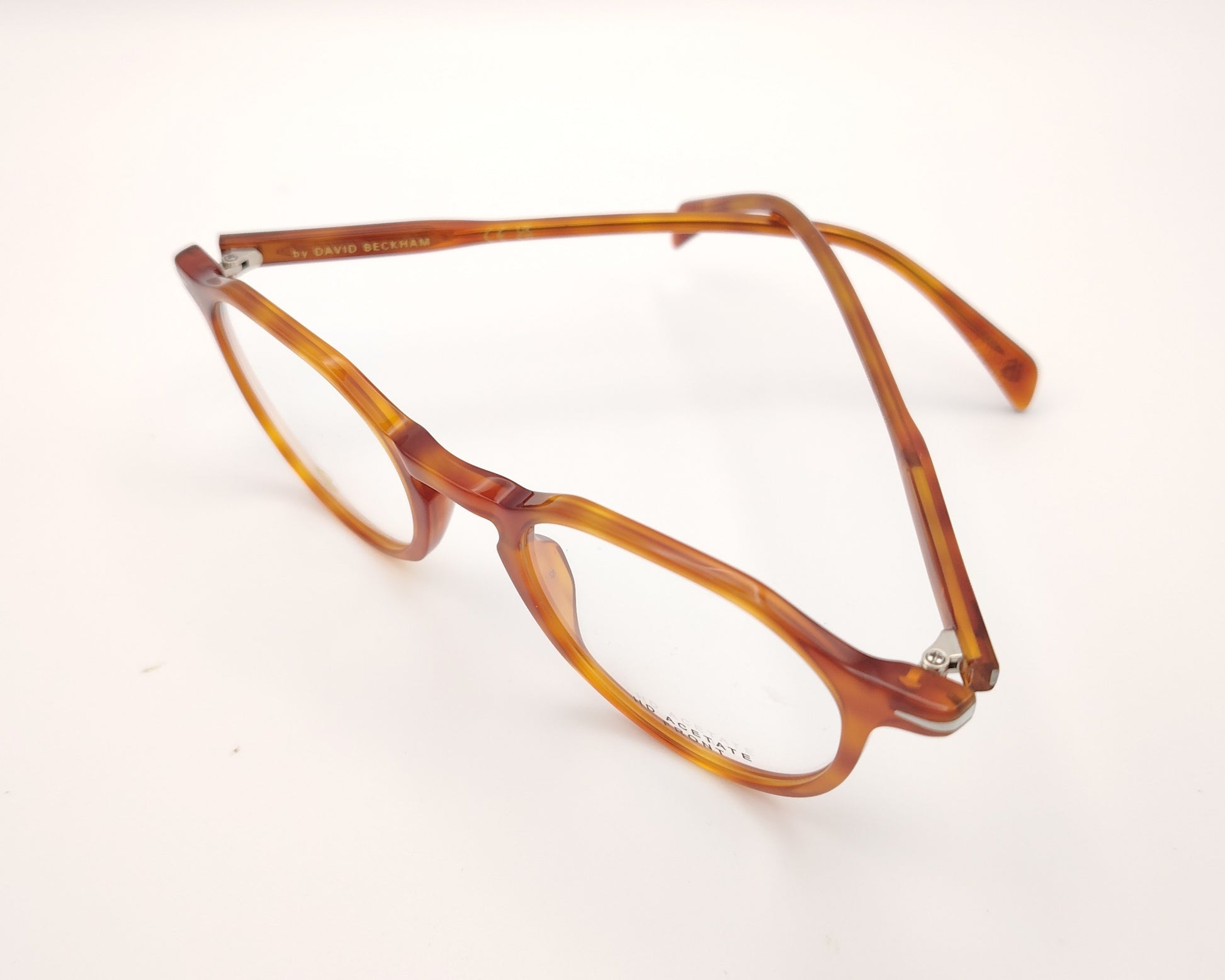gafas graduadas redondas de acetato color miel con detalle metálico en las varillas