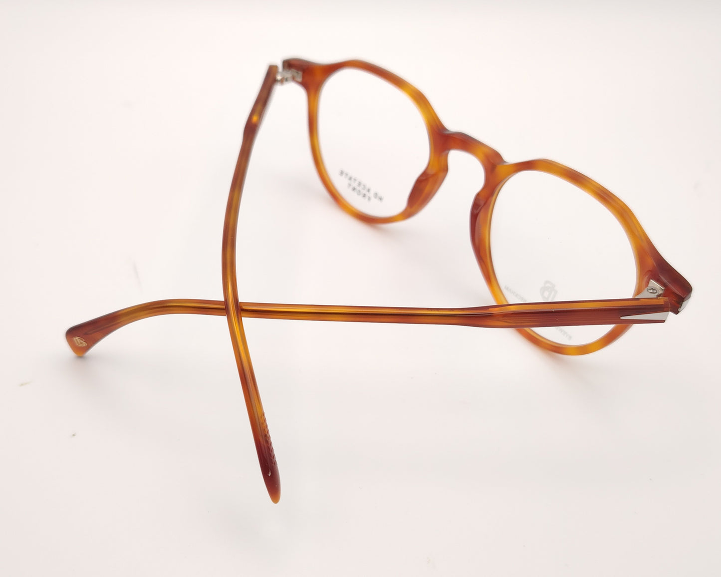 gafas graduadas redondas de acetato color miel con detalle metálico en las varillas