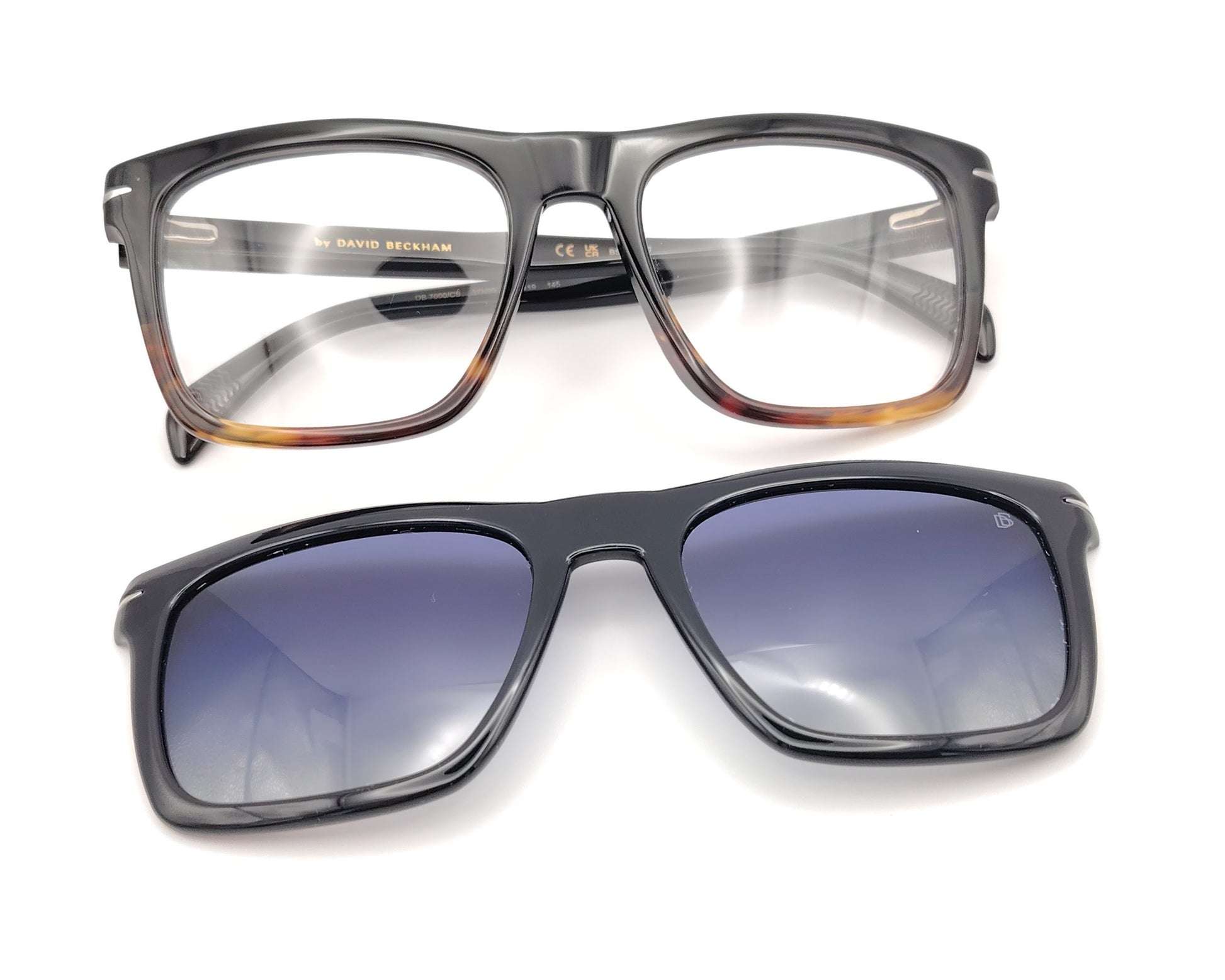 gafas de vista david beckham db7000cs 37n99 con clip solar magnético,  montura de acetato en tono degradado de negro a habana, con un diseño elegante el clip solar se fija de manera segura con imanes ocultos permitiendo pasar de gafas graduadas a gafas de sol en un instante 