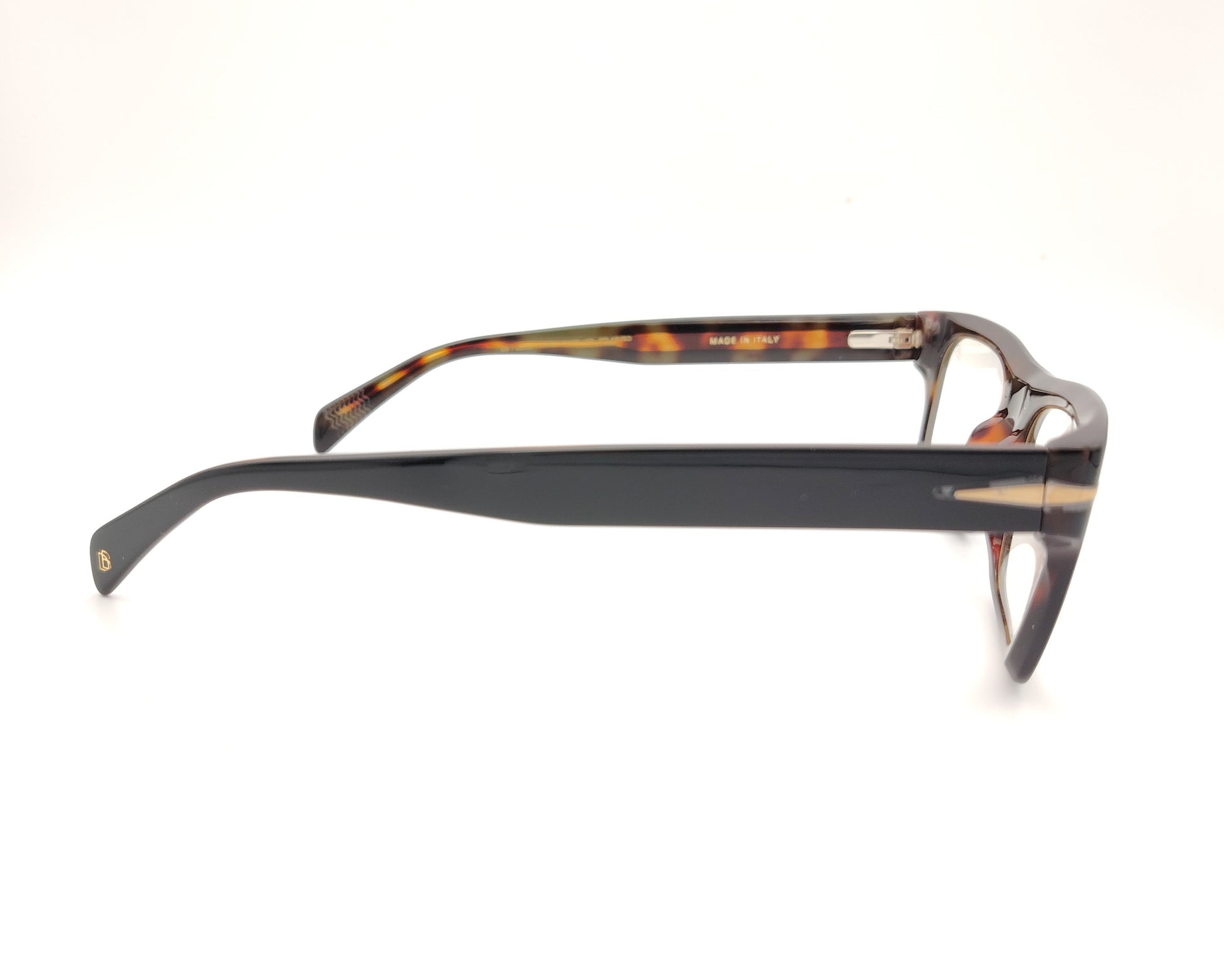 gafas rectangulares negras con clip solar magnético, lentes oscuras polarizadas y detalle interior carey