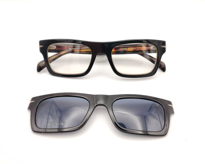 gafas rectangulares negras con clip solar magnético, lentes oscuras polarizadas y detalle interior carey