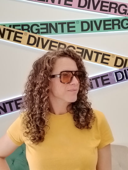 gafas de sol carey con montura rectangular oversize y lentes color ámbar